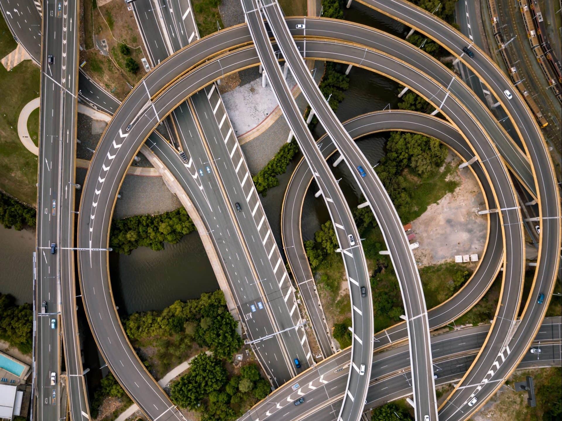 Fotografia aérea de uma rodovia